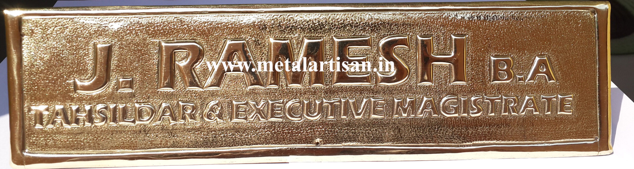 Brass Handcrafted Bilingual Desk Name Plate – Elegant & Professional