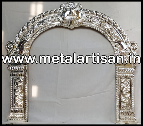 Silver Handcrafted Makarathorana / Prabhavali – Ornate Arch for Deity Adornment