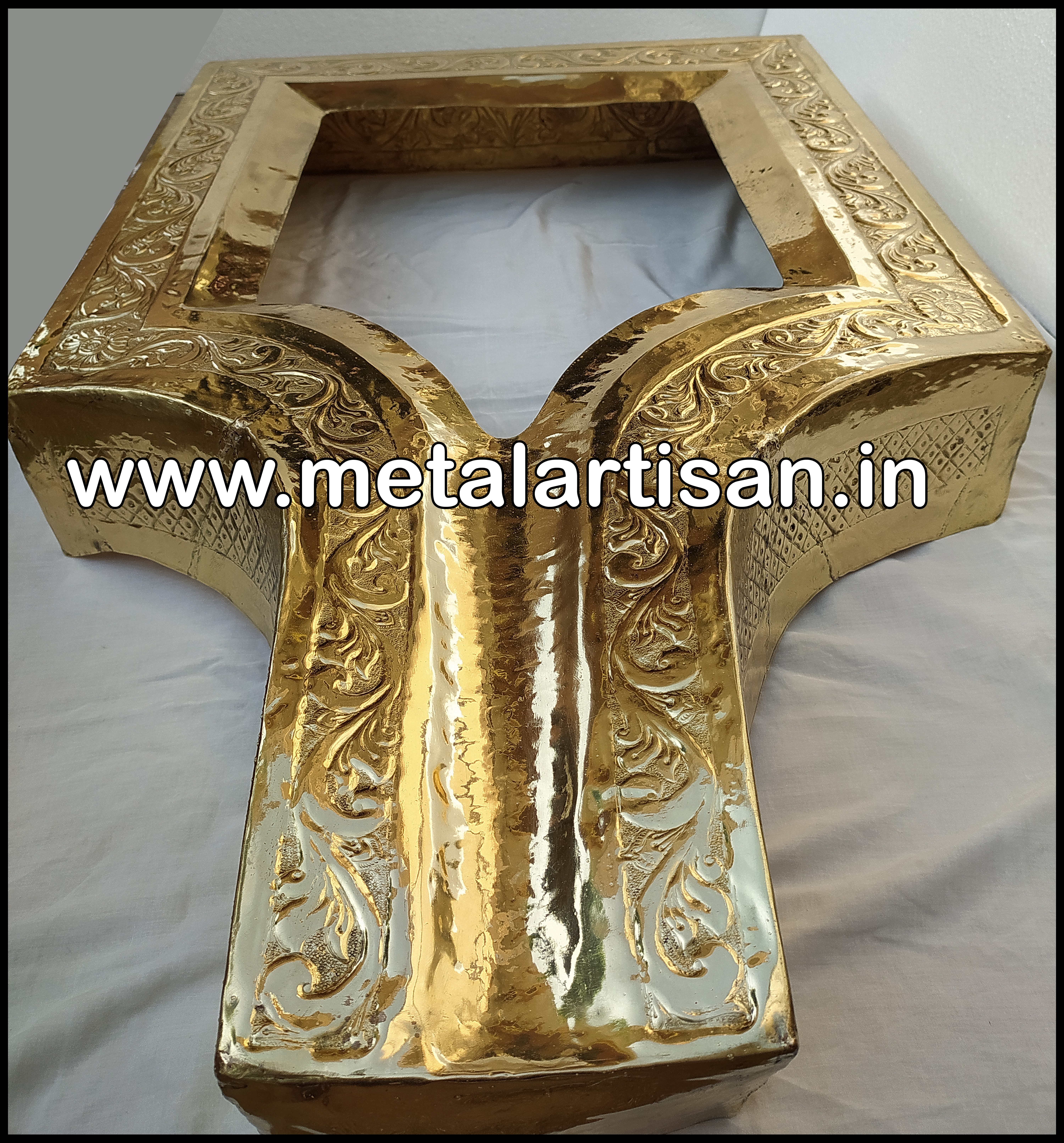Brass Handcrafted Panavattam – Sacred Base for Divine Idols & Pooja Rituals