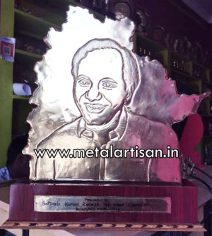Handcrafted Brass Statue of BRS Leader KCR – A Tribute to Leadership and Vision