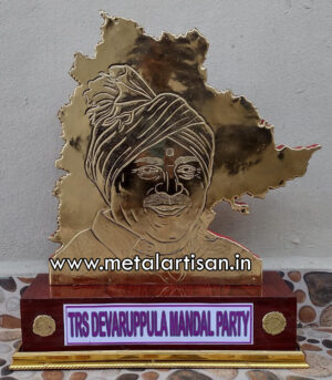 Handcrafted Brass Memento of BRS Leader Errabelli Dayakar Rao – A Tribute to Visionary Leadership